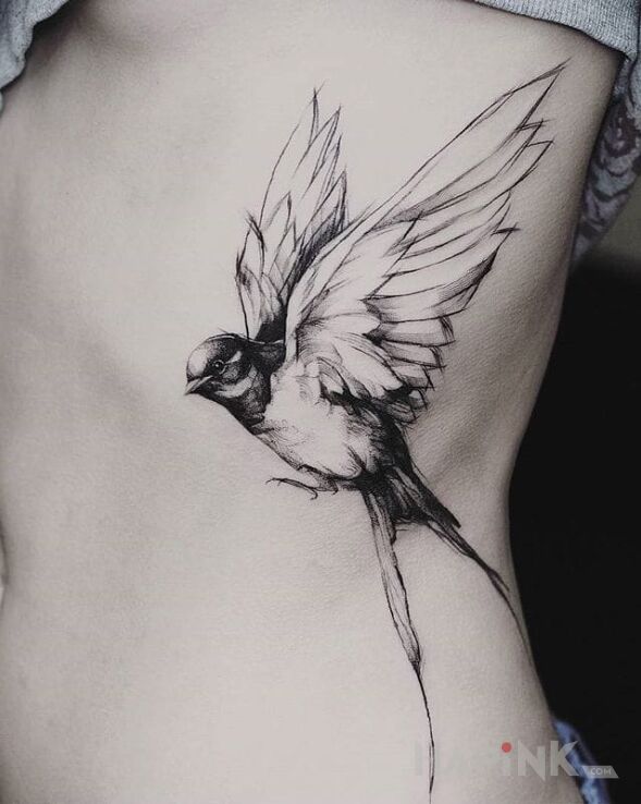 Tattoo Ptak w locie in animals motif on the ribs