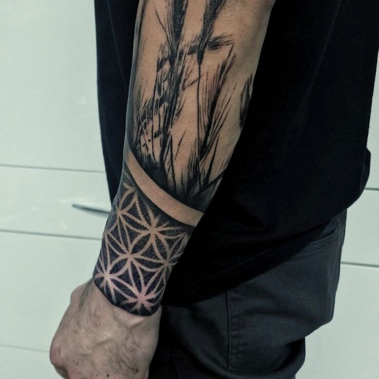 Tatuaż kłosy w motywie anatomiczne i stylu dotwork na przedramieniu