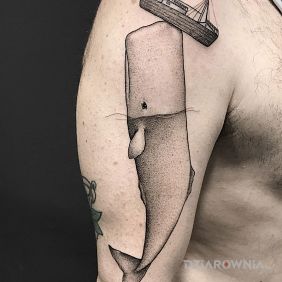 Tatuaż Moby Dick na ramieniu motyw: zwierzęta