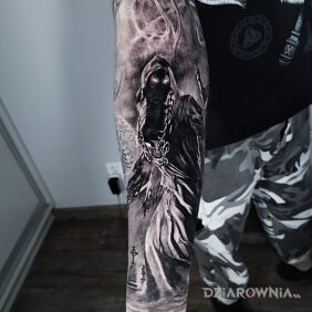 Tatuaż Kosiarz:) na ręce motyw: demony styl: kaligrafia