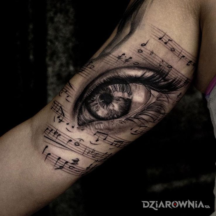 Tatuaż muzykalne oko w motywie 3D i stylu realistyczne na ramieniu