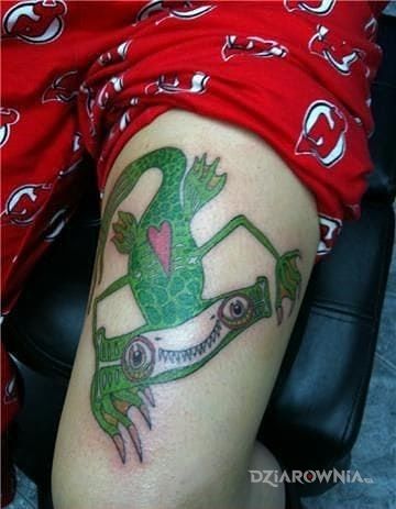 Tatuaż jaszczurka w motywie pozostałe na nodze