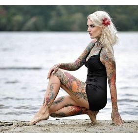 Tatuaż Na plaży na nodze motyw: rękawy