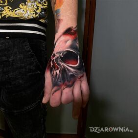 Tatuaż Demoniczna czaszka na ręce motyw: czaszki styl: kontury / linework