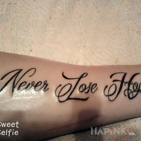 Tattoo Never lose hope on the forearm motif: lettering