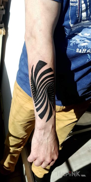 Tattoo Dziura w ręku in 3D motif and optical illusion style on the forearm