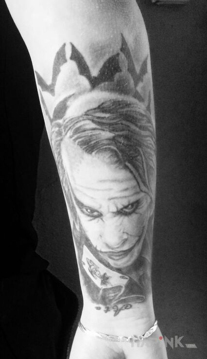 Tattoo Ulubieniec ? in characters motif on the forearm