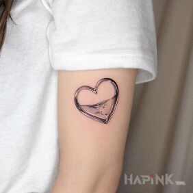 Tattoo Heart with water on the upper arm motif: other style: graphic / illustrative
