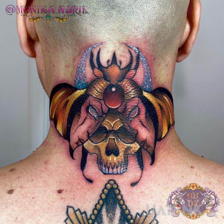Tattoo Neotradycyjny chrząszcz od Moniki Abril in skulls motif and neo-traditional style on the nape