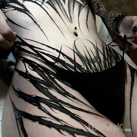 Tattoo Black barbed wire on the hip motif: black and gray style: blackwork / blackout