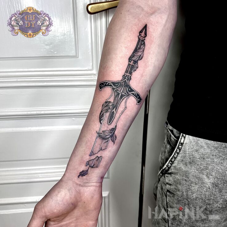Tattoo Tatuaż - Miecz in objects motif and realistic style On the arm