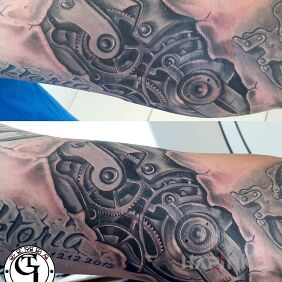 Tattoo Gearwheels,Biomechanics on the forearm motif: 3D style: biomechanics