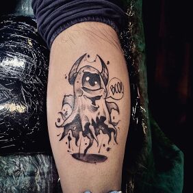 Tatuaż Boo! Duch halloween na nodze motyw: postacie styl: graficzne / ilustracyjne