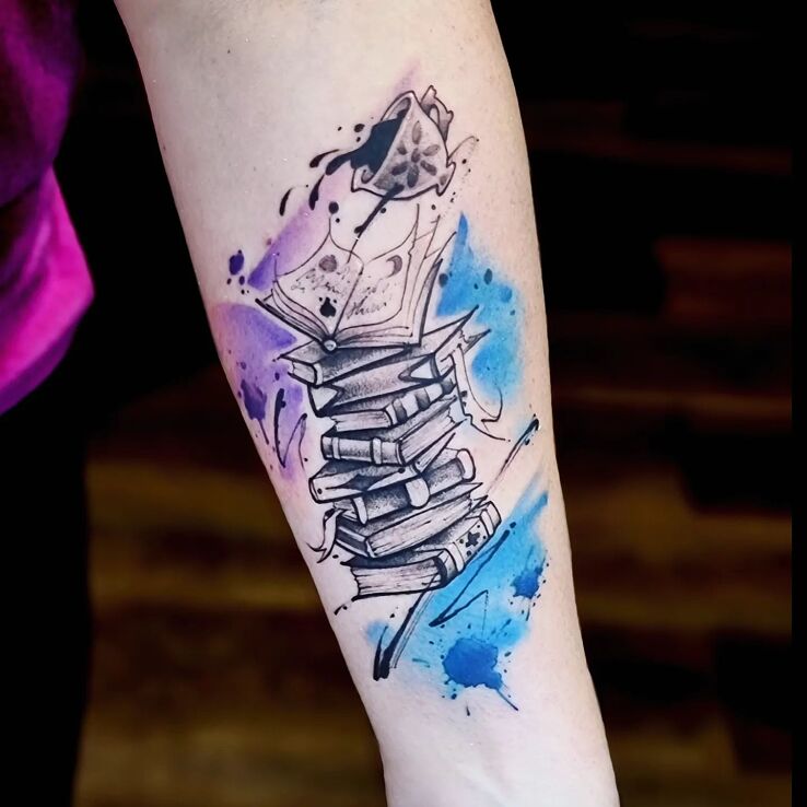 Tatuaż biblioteczka w motywie pozostałe i stylu dotwork na przedramieniu