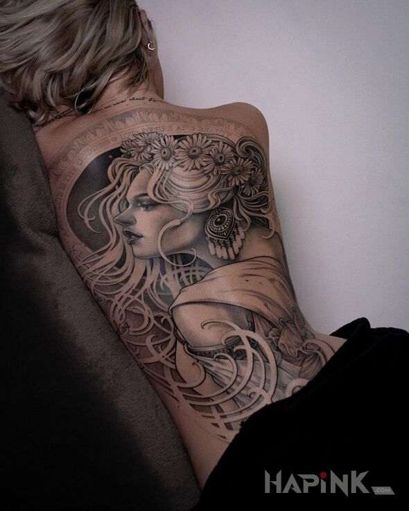 Tattoo Dziewczyna z wiankiem in black and gray motif and realistic style on the shoulder blades