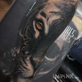 Tattoo Tiger on the forearm motif: 3D style: realistic