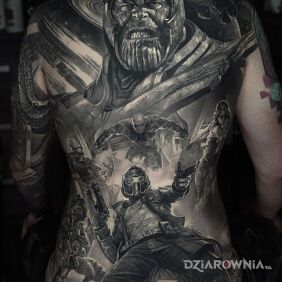Tatuaż Potężny Thanos na łopatkach motyw: postacie styl: realistyczne