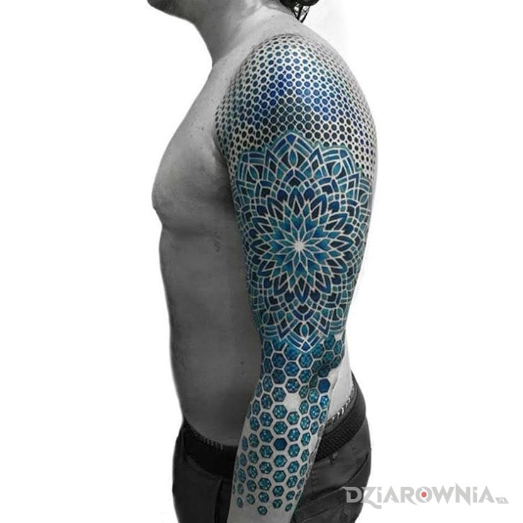 Tatuaż niebieska mandala - rękaw w motywie kolorowe i stylu geometryczne na ramieniu