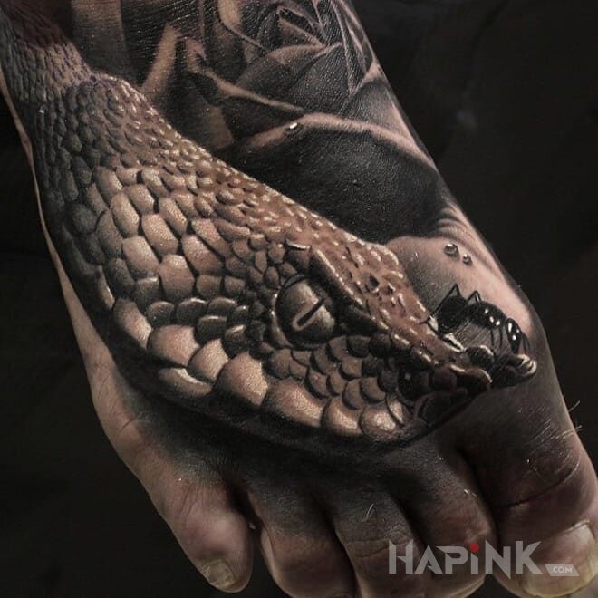 Tattoo Waz in 3D motif and realistic style on the foot