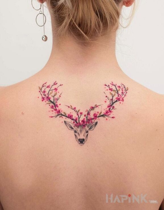 Tattoo Jelen in animals motif on the back