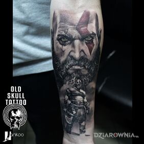 Tatuaż Kratos na ręce motyw: twarze styl: realistyczne
