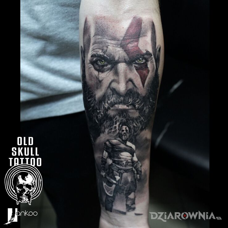 Tatuaż kratos w motywie postacie i stylu realistyczne na przedramieniu
