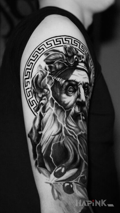Tattoo "Bóg mórz: Neptun" in faces motif and graphic / illustrative style on the upper arm
