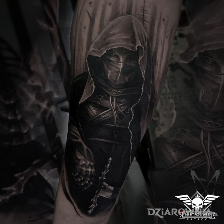 Tatuaż warrior w motywie mroczne i stylu blackwork / blackout na przedramieniu