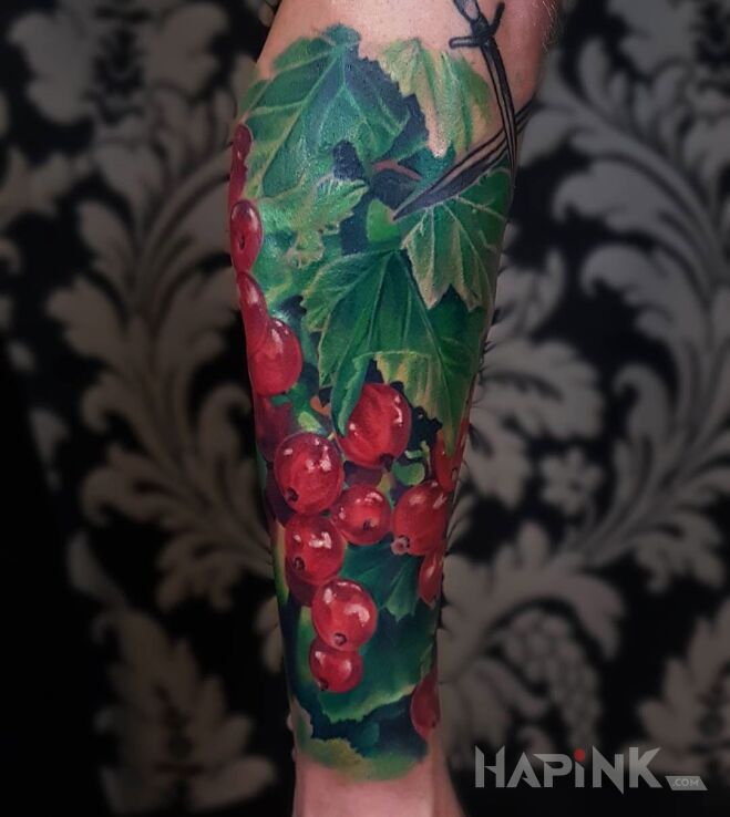 Tattoo Czerwone porzeczki in 3D motif and realistic style on the forearm