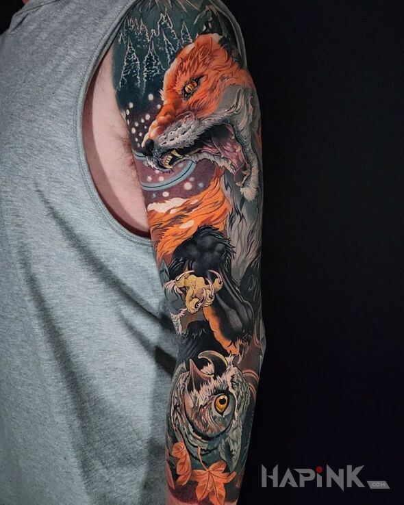 Tattoo Lis pojedynkujący się z sową in colorful motif and realistic style on the forearm
