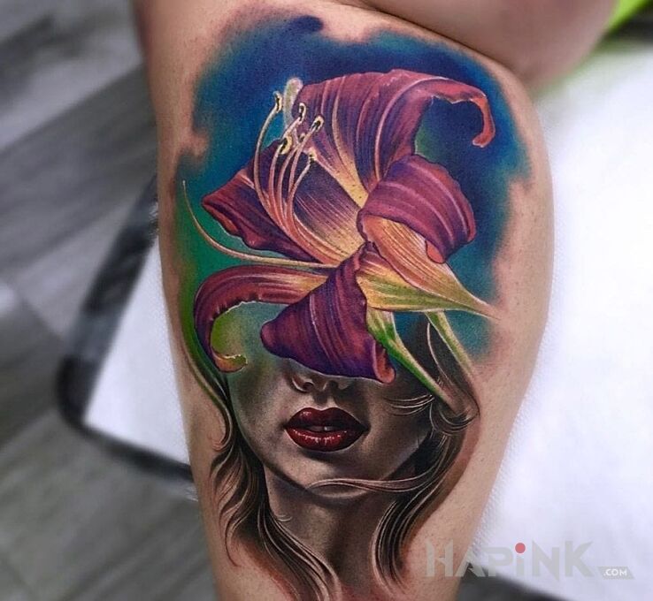 Tattoo Kwiatek in flowers motif and realistic style on the calf