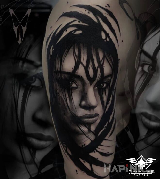 Tattoo Kobieta in black and gray motif and realistic style On the arm