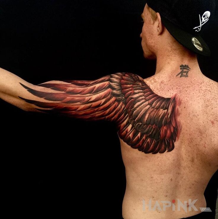 Tattoo Skrzydło sowy in 3D motif and realistic style on the shoulder blades
