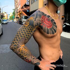 Tatuaż Złota rybka na barku motyw: kolorowe styl: japońskie / irezumi