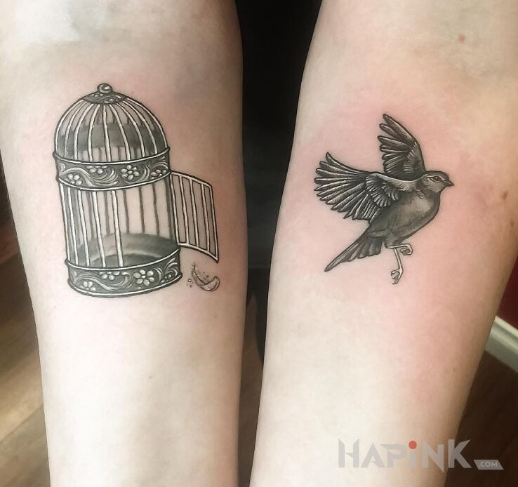 Tattoo Ptaszek w klatce in animals motif on the forearm