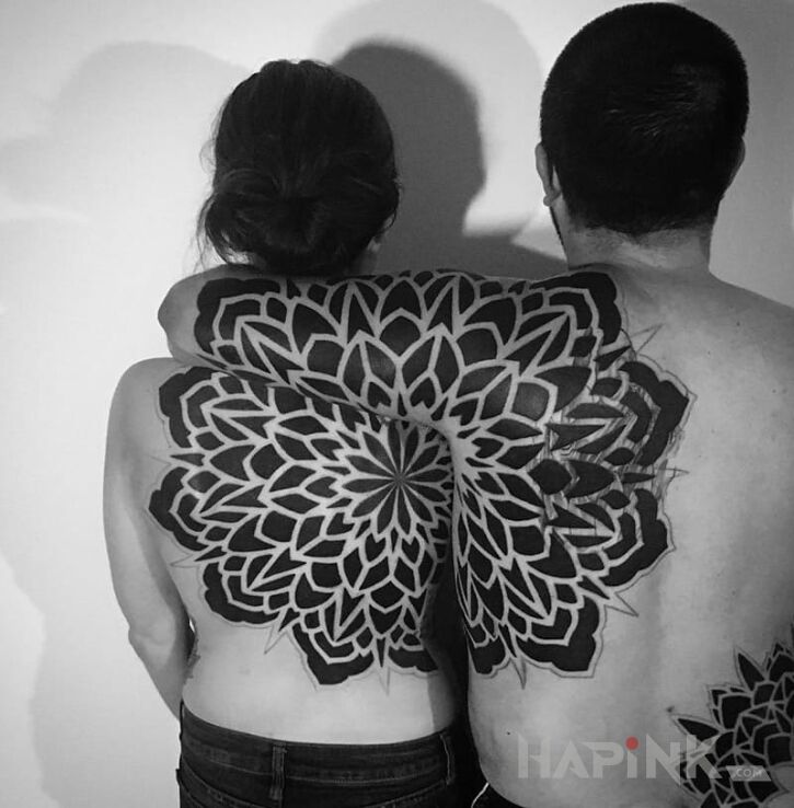 Tattoo Polaczeni in Love motif on the back