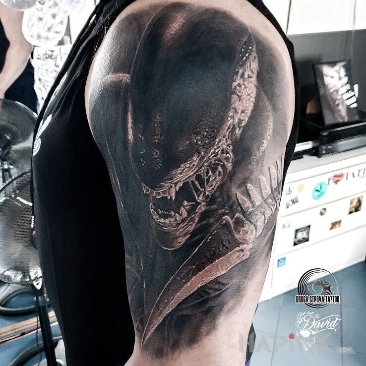 Tattoo Alien - Obcy - 8 pasażer Nostromo in black and gray motif and realistic style On the arm