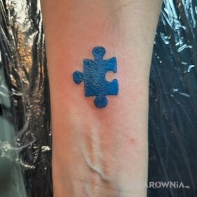 Tatuaż Autismo na ręce motyw: pozostałe styl: minimalistyczne