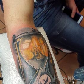 Tattoo Hourglass on the forearm motif: 3D style: realistic