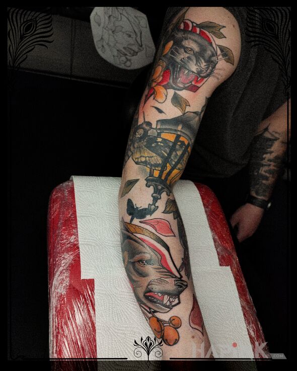 Tattoo Wilk w rękawie in butterflies motif and neo-traditional style On the arm