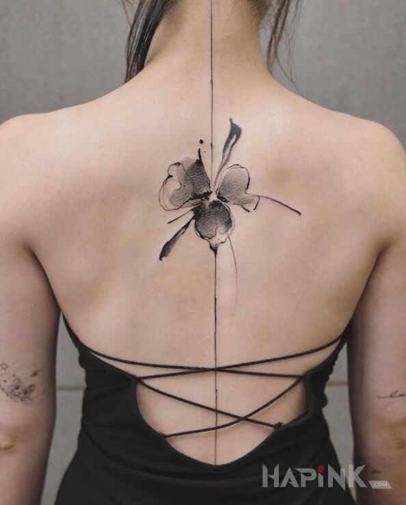 Tattoo Plama czy kwiat? in flowers motif and Watercolor style on the back