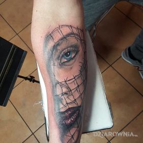 Tatuaż Muerte na przedramieniu motyw: twarze styl: realistyczne
