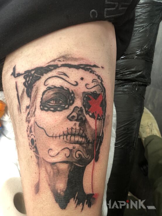 Tattoo Šliczna in black and gray motif and realistic style on the thigh