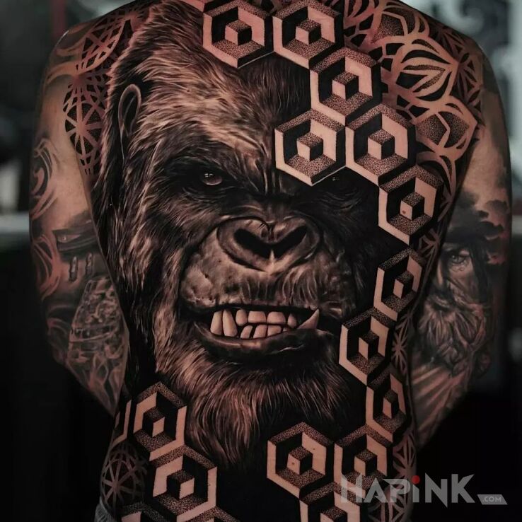 Tattoo Goryl ktoremu cos sie nie podoba in 3D motif and realistic style on the shoulder blades