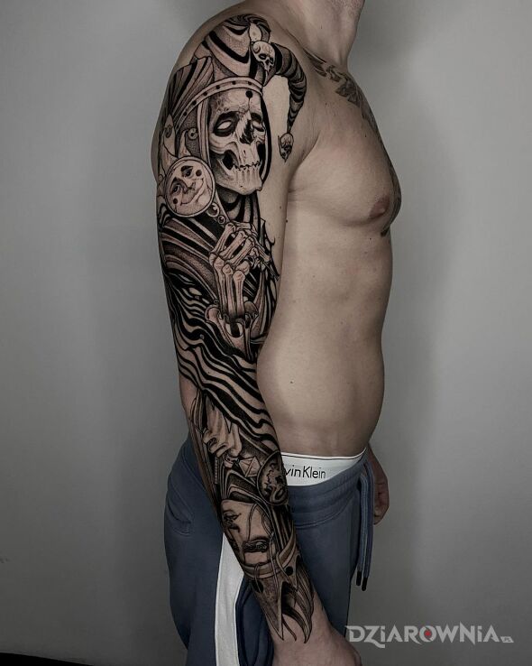 Tatuaż nieumarły błazen w motywie postacie i stylu graficzne / ilustracyjne na ramieniu