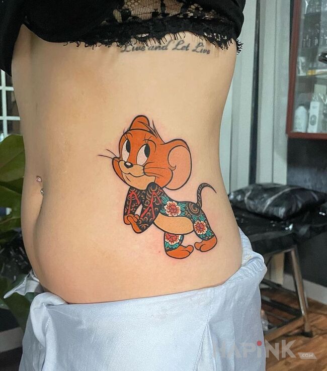 Tattoo Japoński Jerry in characters motif and cartoon / comic book style on the ribs