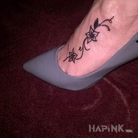 Tattoo Flowers on the foot motif: flowers