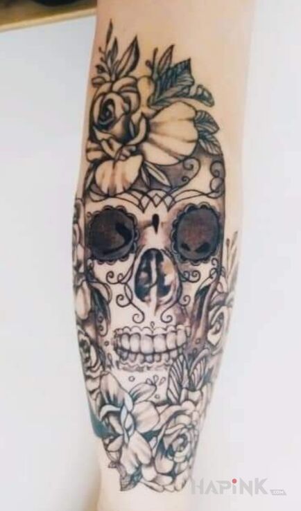 Tattoo Czachalove in black and gray motif and graphic / illustrative style On the arm