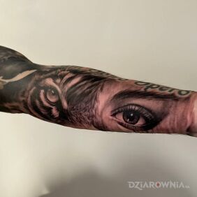 Tatuaż Tygrys ta kobieta na przedramieniu motyw: twarze styl: realistyczne