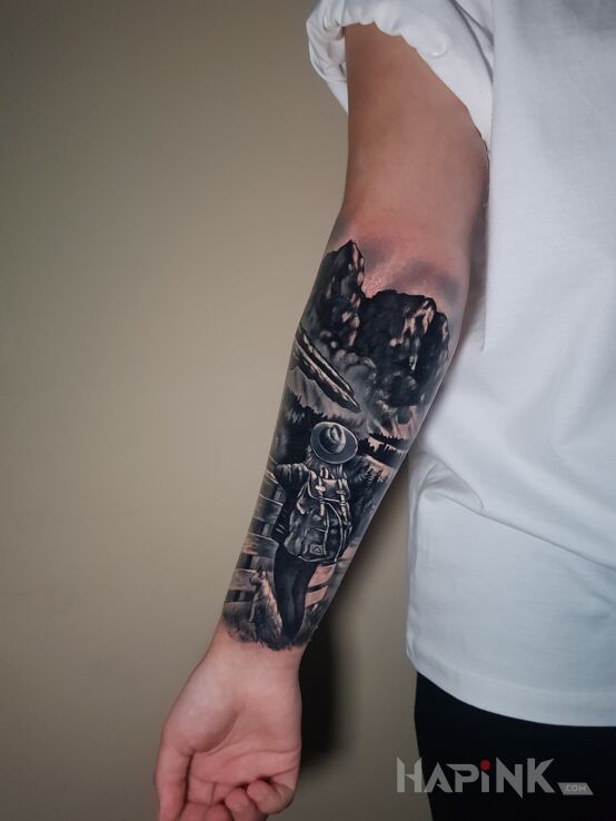 Tattoo Podróż, zakrycie starego tatuażu in characters motif and realistic style on the forearm